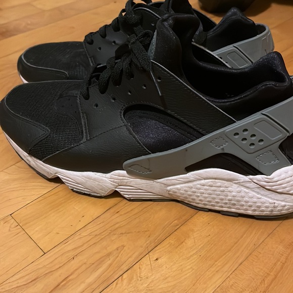 Nike Huarache Running Shoe - Picture 3 of 4